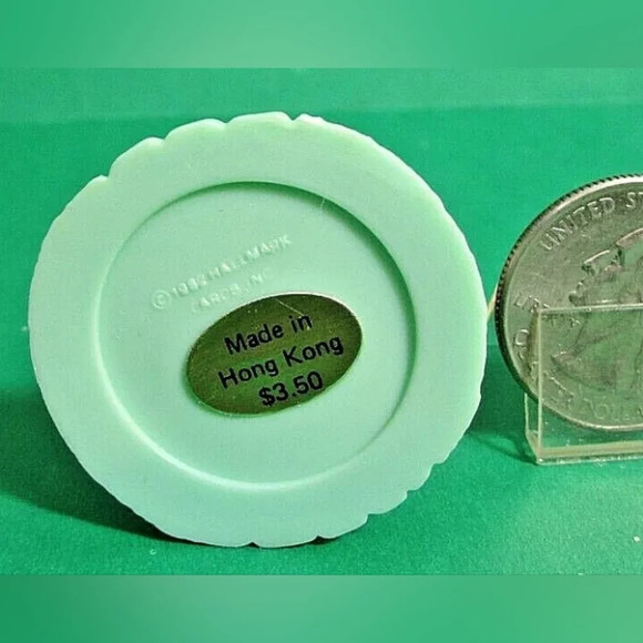 1977 Hallmark Merry Miniature BETSY CLARK with Bunny Rabbits Easter Spring - Picture 8 of 8